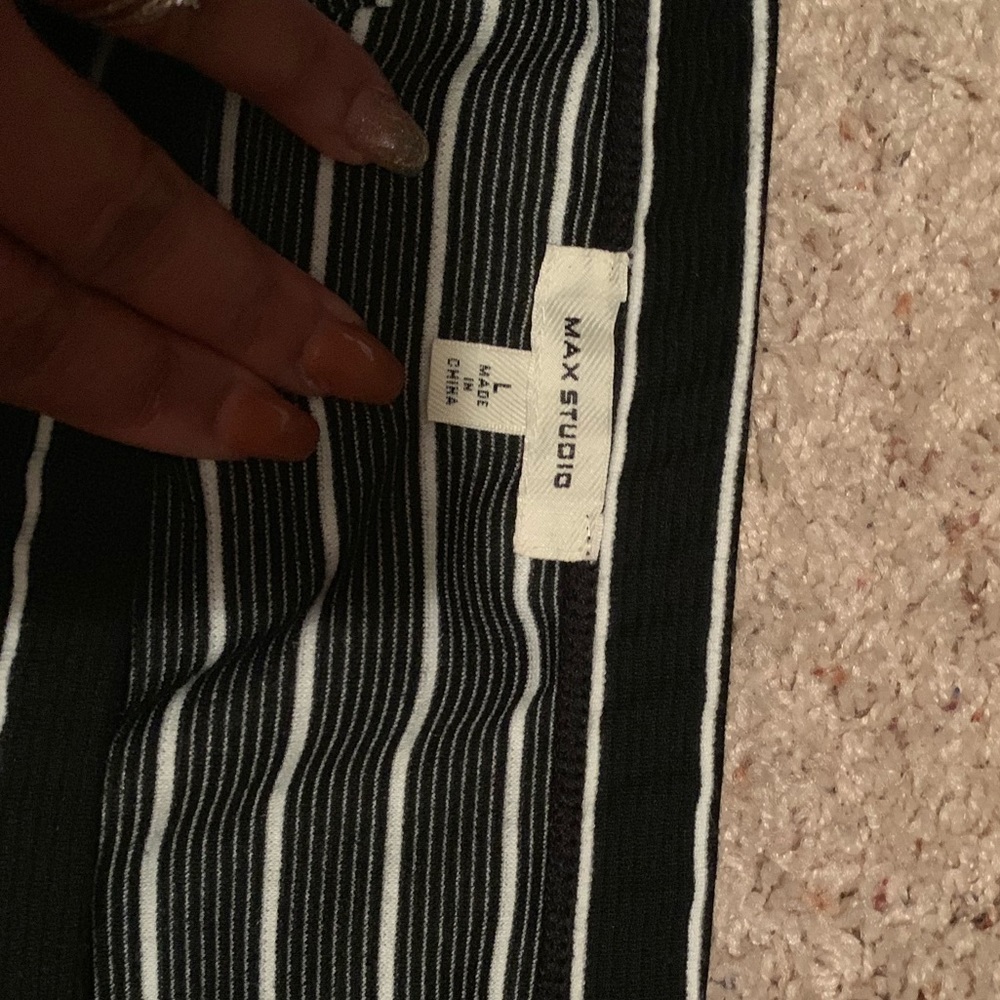 Beautiful Black and White midi Skirt..... L